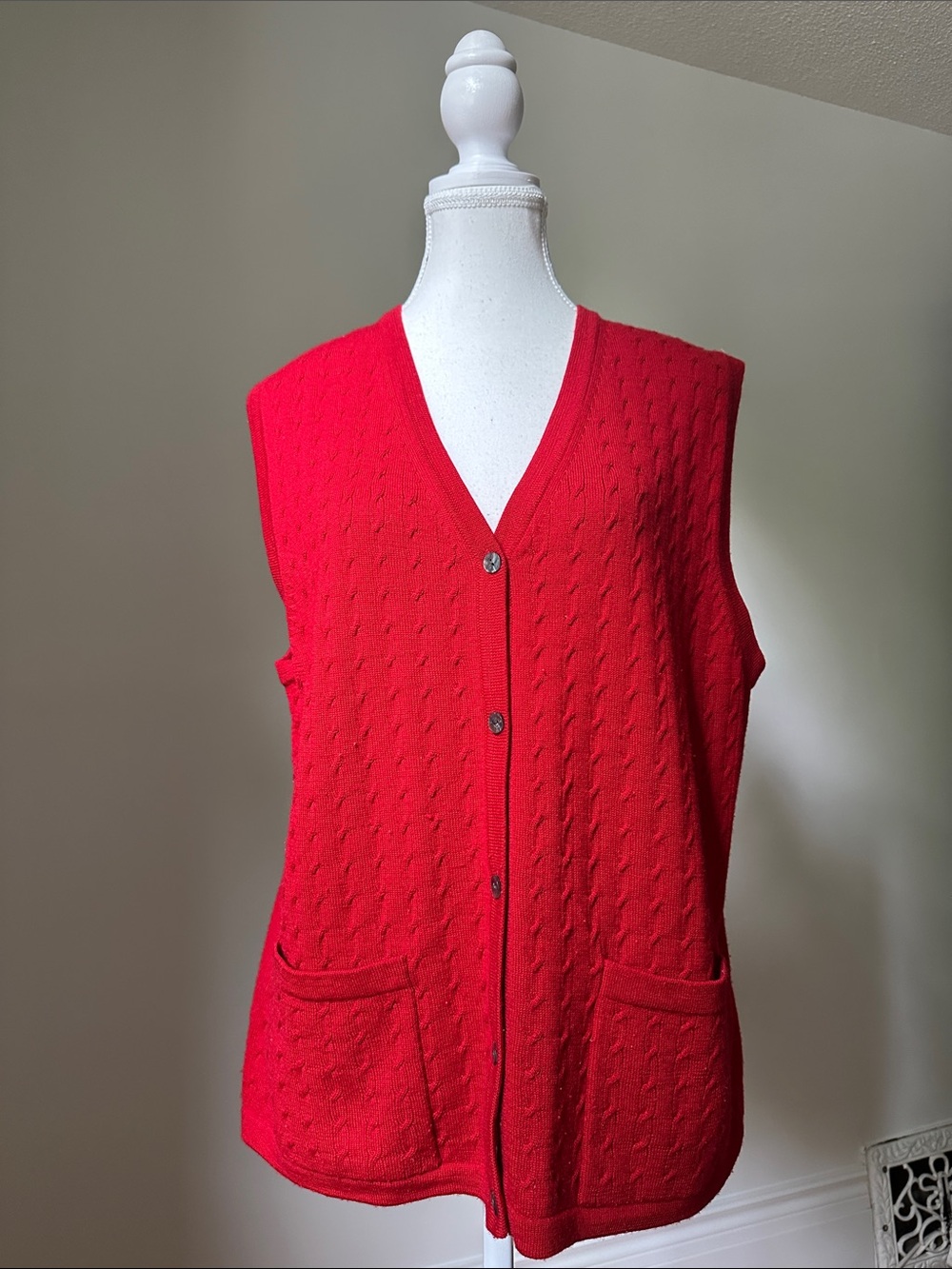 TABI INTERNATIONAL Vintage 100% Pure New Wool Red Cable Knit Sweater Vest Large
